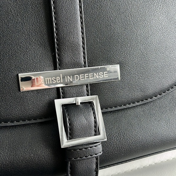 Damsel in Defense Jamie’s Gotta Concealed Carry. Black Leather. Velcro h…​ - Picture 2 of 10